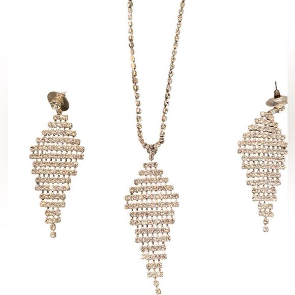 BOUTIQUE Rhinestone Raindrop Necklace and Earrings - Picture 1 of 8